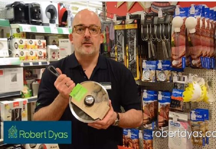 Robert Dyas advert 2015 725 x 500