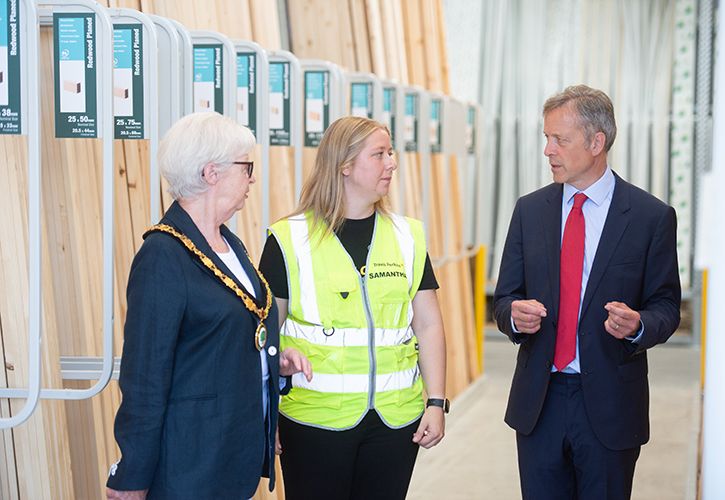 SWNS_TRAVIS_PERKINS_READING_68 725