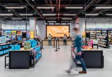 Amazon 4 Star Bluewater Full Store Shot