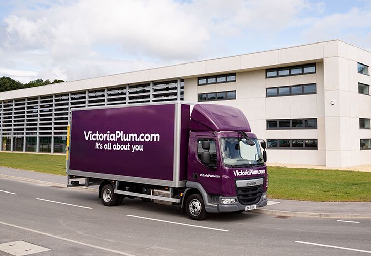 Victoria Plum van
