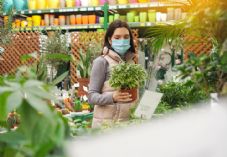 Garden centre mask covid shutterstock_1837448596 725 x 500