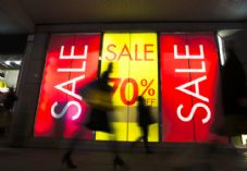 Sale signs - Shutterstock_371945593 - 725 x 500 (2)
