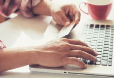 Online ordering - shutterstock_310699355 725 x 500