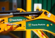 SWNS_TRAVIS_PERKINS_READING_78 725