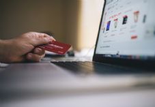 Online shopping ecommerce retail 725 x 500