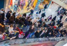Shopping centre - Shutterstock 237523567 - 725 x 500