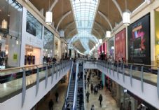 Shopping centre escalator 725 x 500