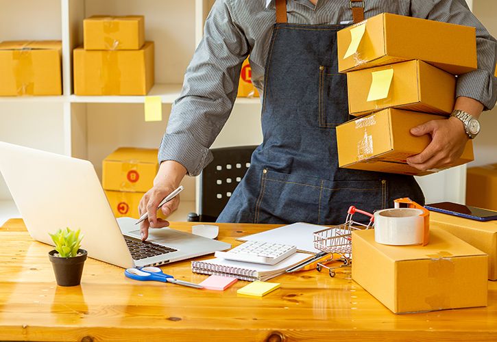 SaiArLawKa2 SME Parcel small business shutterstock_1966392937