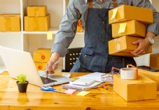 SaiArLawKa2 SME Parcel small business shutterstock_1966392937