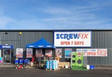 Screwfix-opens-its-third-Hull-store--scaled 725 x 500