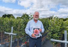 Andy Johnson, MD, Wyevale Nurseries, with the 2026 Retailers’ Catalogue