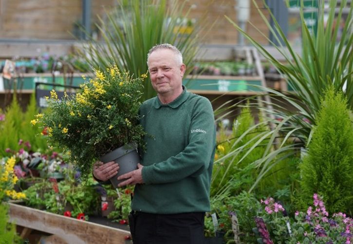 Dobbies Alex Dickson (C) Stewart Attwood