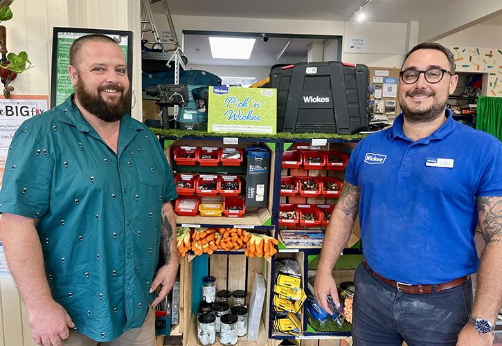 Andy McLean (Garden Shed Letchworth) and Jordan Bendon (Wickes)