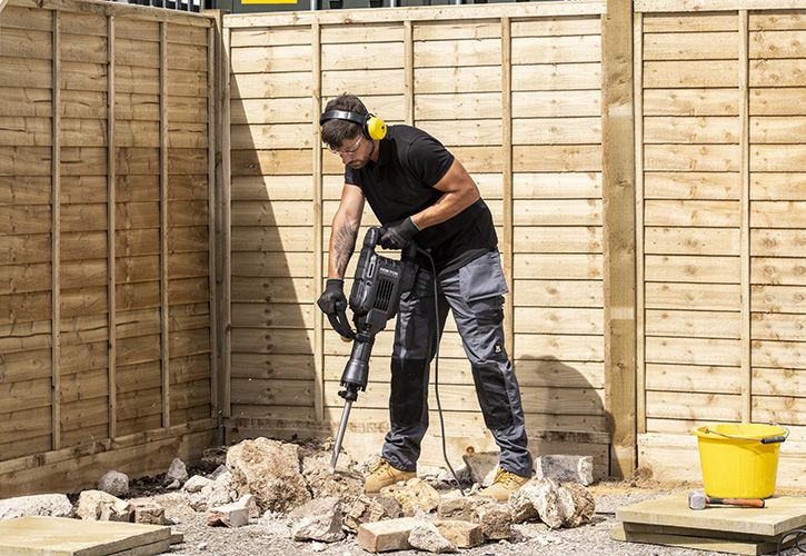 Toolstation - Roktor 15kg Electric Concrete Breaker 230V