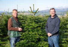 Kenneth Mitchell (Needlefresh) & Dobbies Plant Buyer Nigel Lawton (Dobbies)