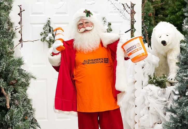 Dobbies Christmas shopping night (C) Stewart Attwood