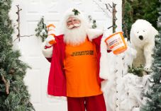 Dobbies Christmas shopping night (C) Stewart Attwood