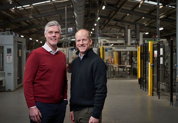 Magnet Guy Tooth L and Rupert Nichols R