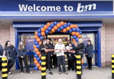 926 B&M Fort William ribbon cutting