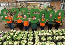 Dobbies �235k charity (c) Stewart Attwood