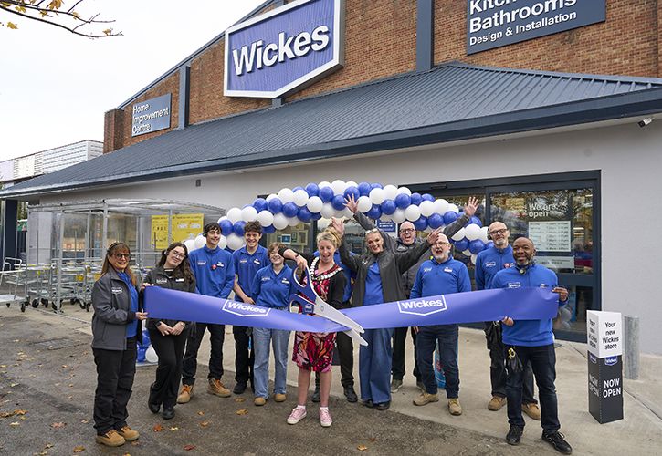 Harrogate Wickes - ribbon cutting