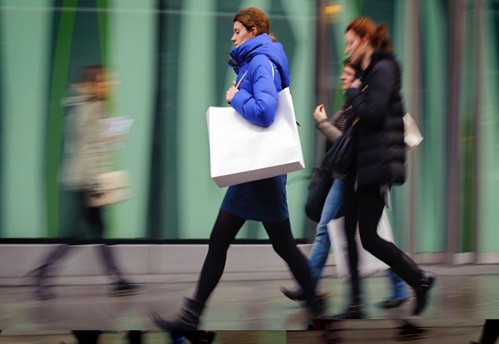 High Street shoppers