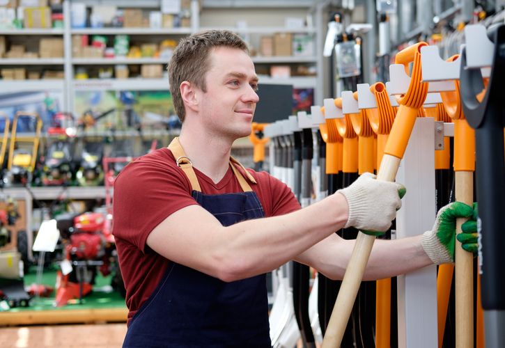 DIY store employee 725 x 500