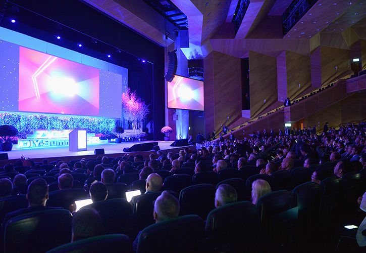 Global DIY Summit stage 725 x 500.jpg