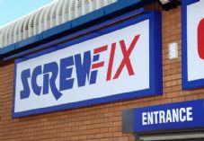 Screwfix Sign and entrance 725 x 500.jpg