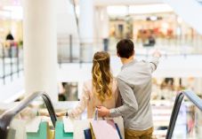 Couple shopping escalator shutterstock_367351241 725 x 500