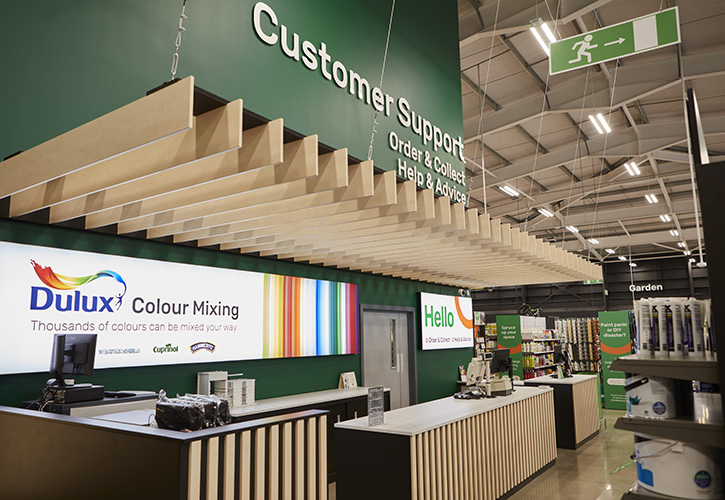 /live/news/wysiwyg/725 Homebase Abingdon Dulux mixing.jpg