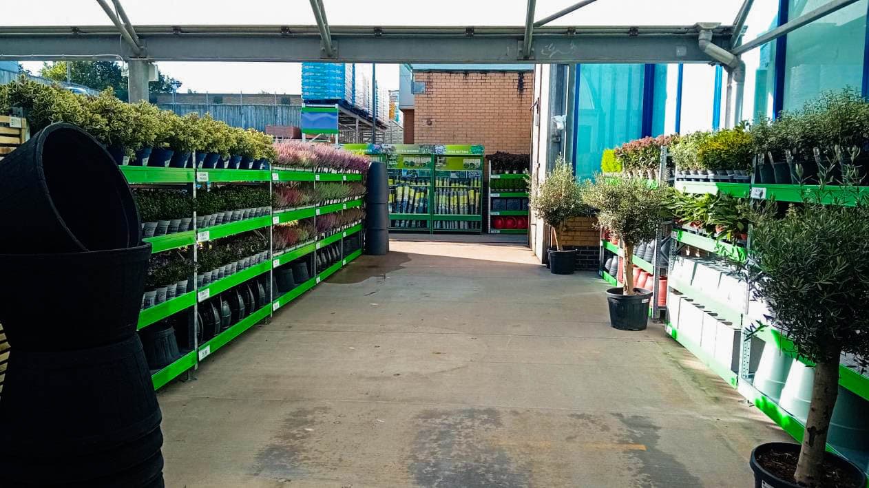 /live/news/wysiwyg/921 bmstores stamford garden centre 1.jpg