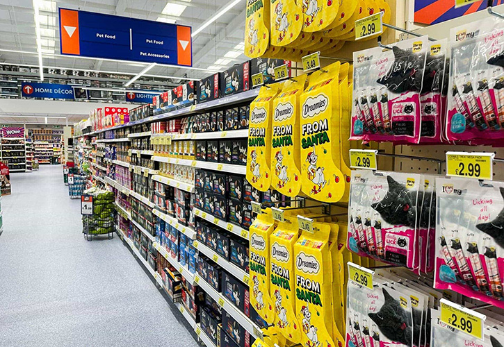 /live/news/wysiwyg/921 bmstores stamford pet.jpg