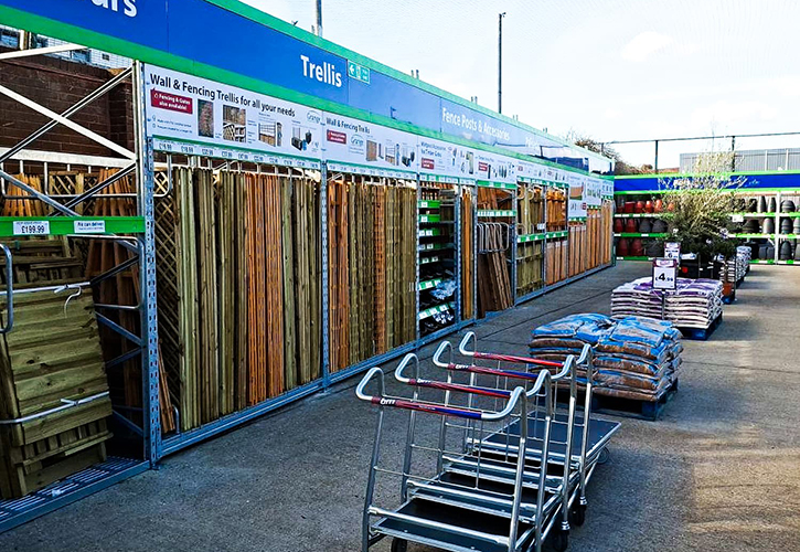 /live/news/wysiwyg/935 bmstores waltham cross garden centre fences.jpg