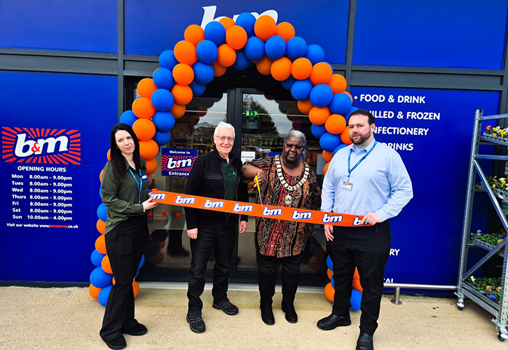 /live/news/wysiwyg/935 bmstores waltham cross ribbon cutting.jpg