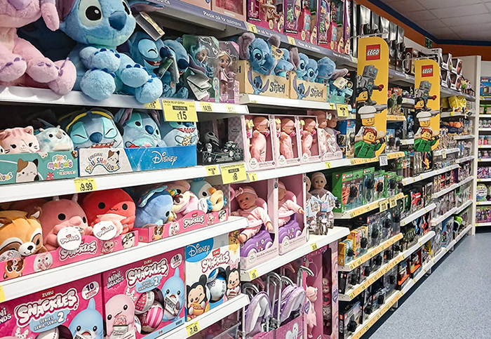 /live/news/wysiwyg/936 bmstores plymstock toys.jpg