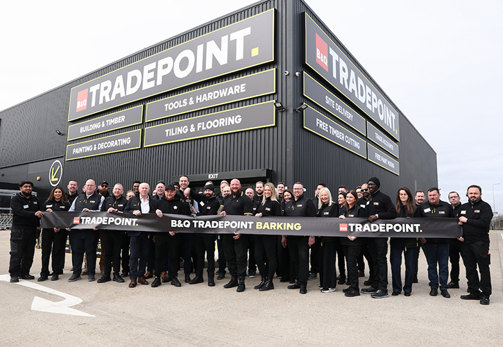 /live/news/wysiwyg/BQ Barking Staff Ribbon Cutting.jpg