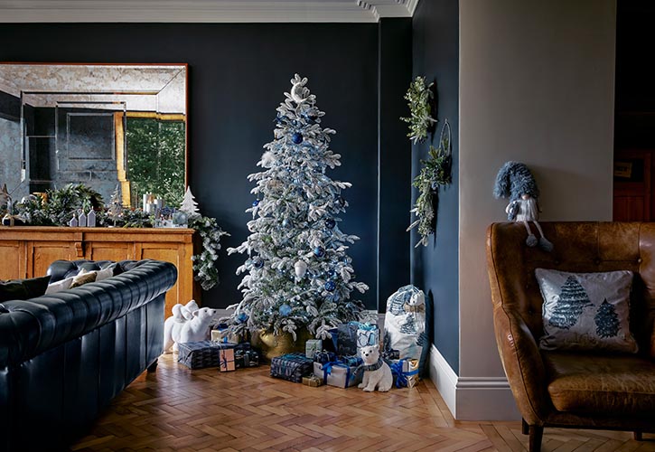 /live/news/wysiwyg/Dobbies Starry Night Christmas tree.jpg
