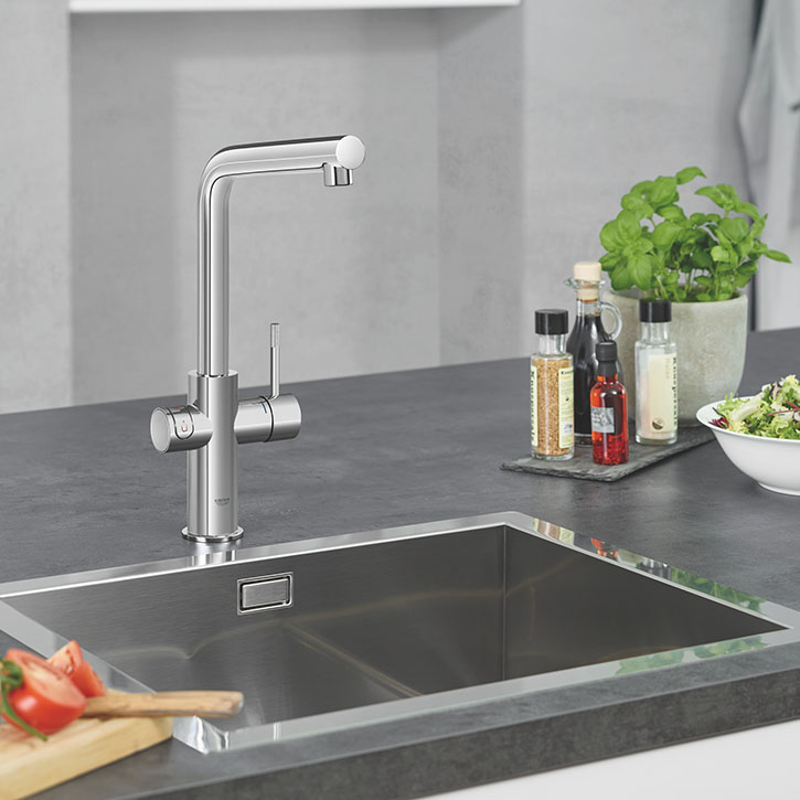 /live/news/wysiwyg/GROHE Red L-spout in Chrome_lifestyle.jpg