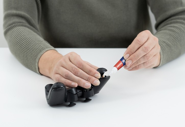 /live/news/wysiwyg/Henkel Insight DIY 02 Loctite repair.jpg