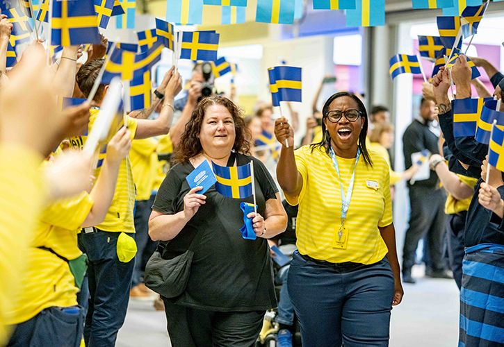 /live/news/wysiwyg/IKEA Brighton welcomes first customer.jpg