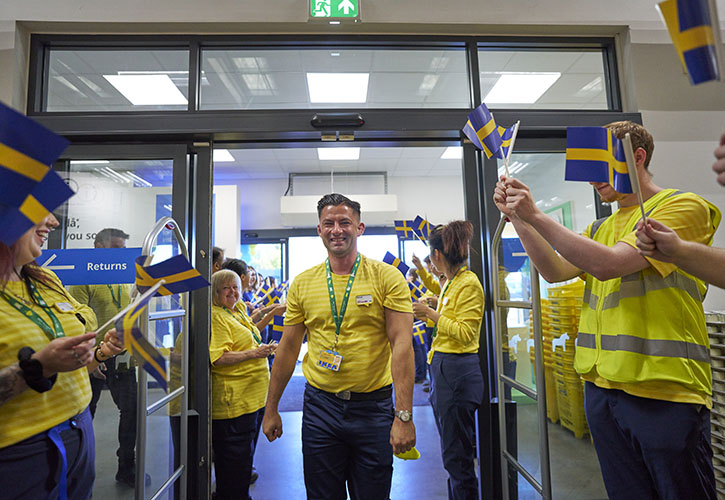 /live/news/wysiwyg/IKEA Norwich coworkers.jpg