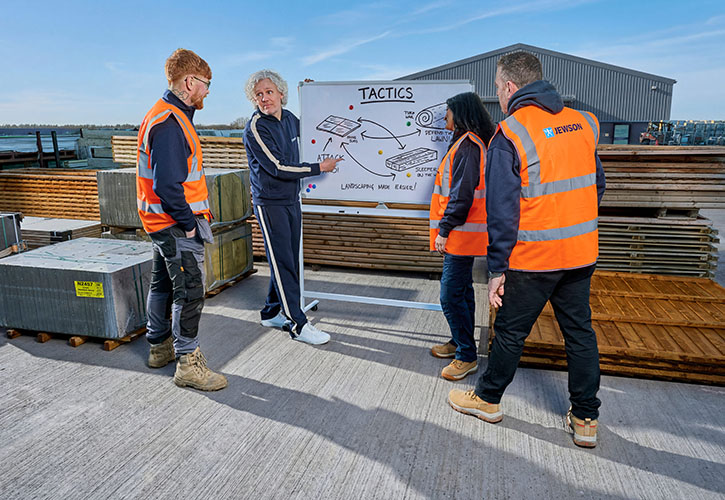/live/news/wysiwyg/Jewson Jimmy Bullard fence panels.jpg