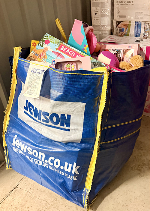 /live/news/wysiwyg/Jewson bag gifts.jpg