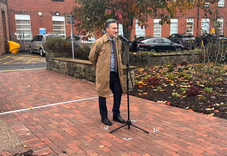/live/news/wysiwyg/KevinSpeakingAtGardenOpening.jpg