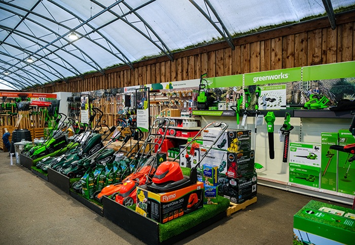 /live/news/wysiwyg/Nick Strugnell UNP Dobbies Bury St Edmunds lawnmower display 700.jpg