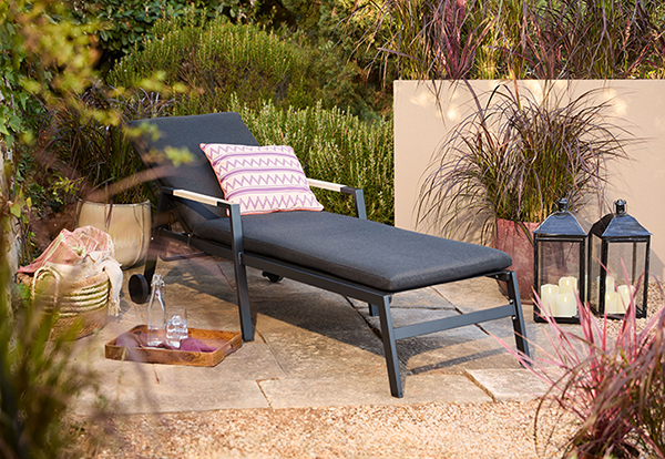 /live/news/wysiwyg/Outdoor Oasis Boston Lounger.jpg