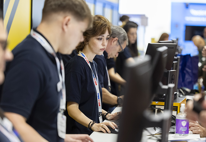 /live/news/wysiwyg/SCREWFIX 26 STAFF.jpg