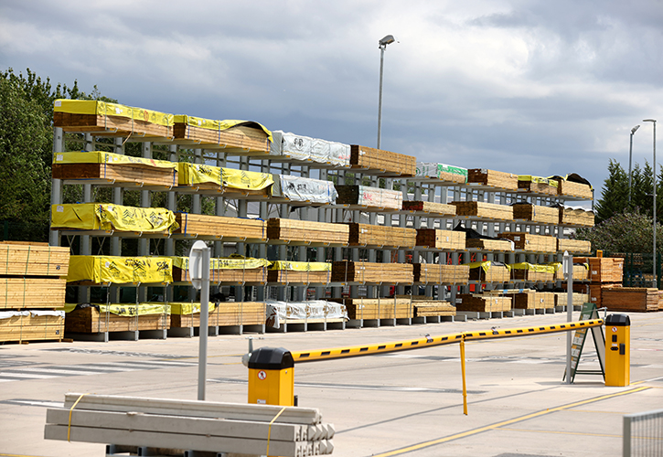 /live/news/wysiwyg/SSP Travis Perkins Opening Salford racking.JPG