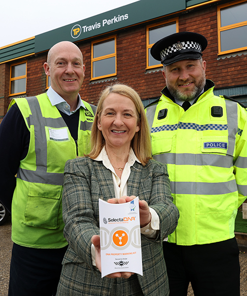 /live/news/wysiwyg/Travis Perkins Sussex Police toolmarking 2.jpg